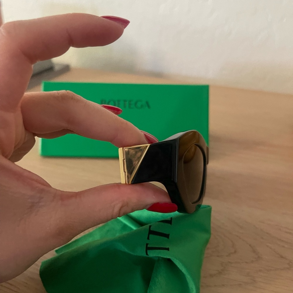 Black Bottega Veneta Triangle Acetate